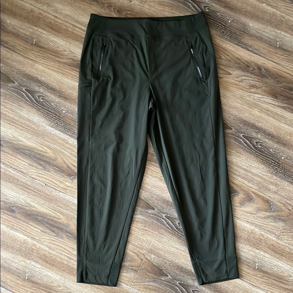 ATHLETA Trekkie North High Rise Jogger Aspen Olive Pants